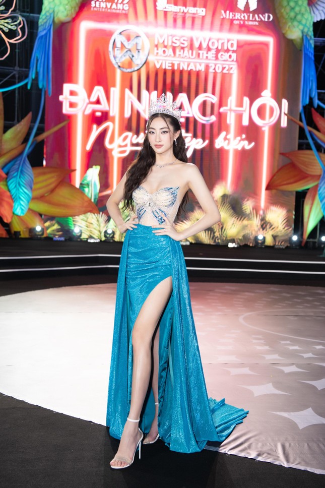 Đỗ Thị Hà, Lương Thuỳ Linh và dàn mỹ nhân nóng bỏng dự đại nhạc hội Người đẹp biển của Miss World VN - Ảnh 1.