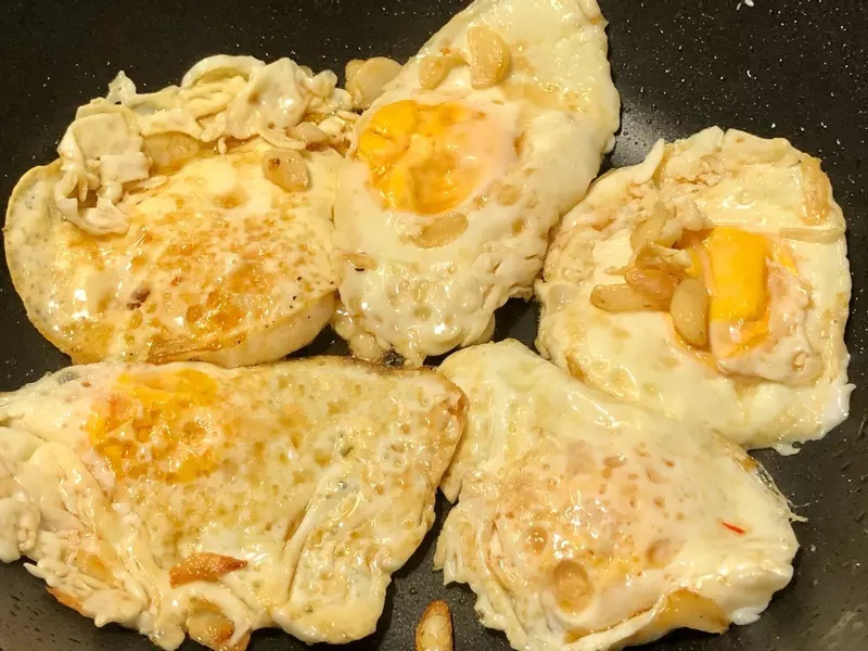 Thử chế biến trứng kiểu Thái, cả nhà tôi ai cũng mê vì ăn với cơm ngon quá! - Ảnh 4.