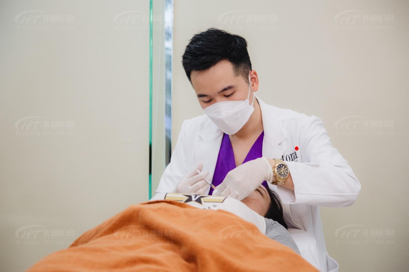 Kh&aacute;m ph&aacute; liệu ph&aacute;p trẻ h&oacute;a da to&agrave;n diện từ Ph&ograve;ng kh&aacute;m chuy&ecirc;n khoa thẩm mỹ Ho&agrave;ng Tuấn - Ảnh 2.