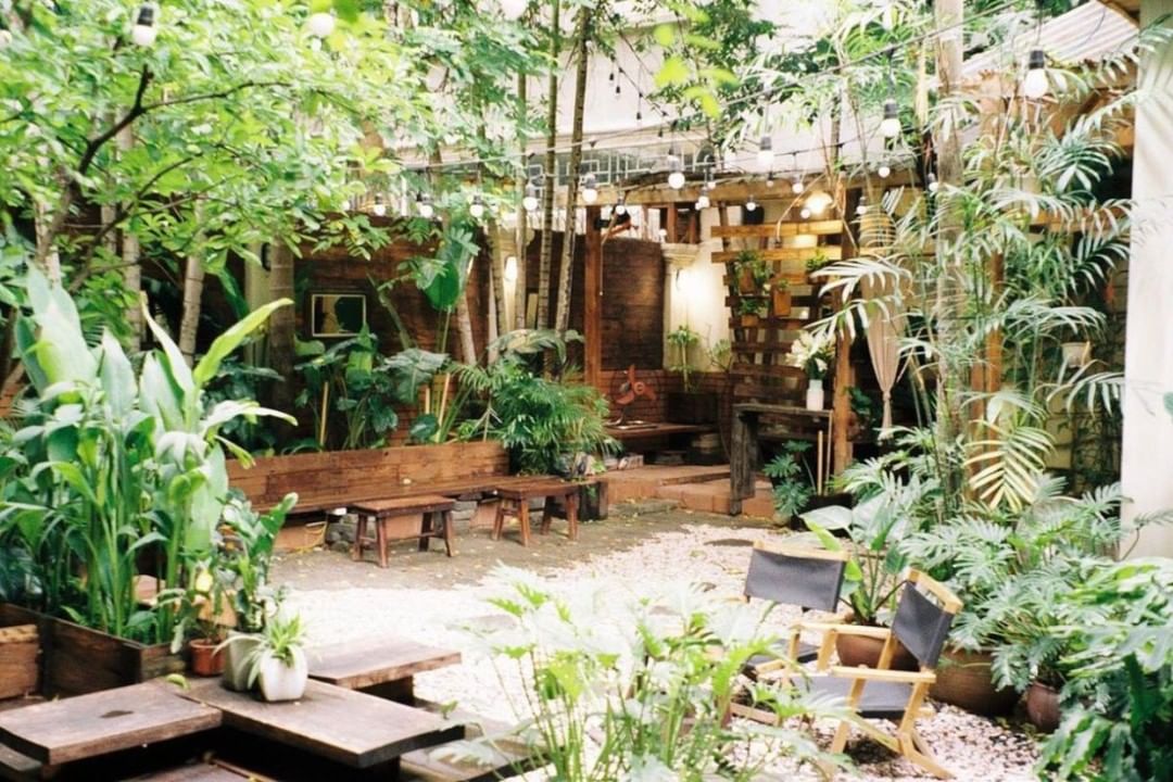 Quán cà phê sân vườn giúp thư giãn, giải toả căng thẳng ở Hà Nội, không gian thoải mái cho trẻ tung tăng - Ảnh 1.