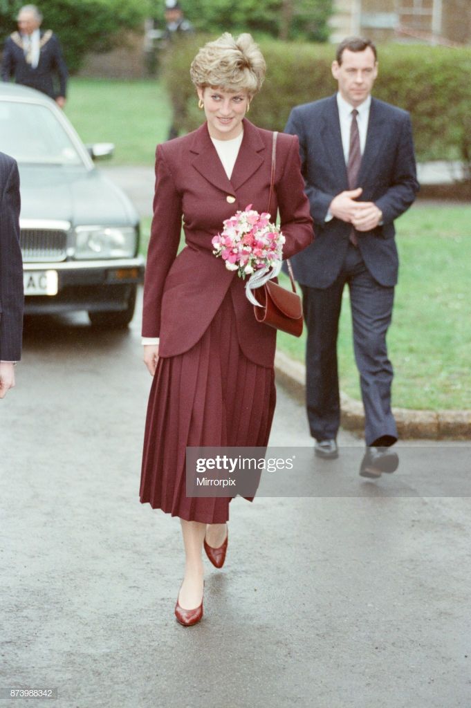 Công nương Diana có muôn vàn cách diện chân váy dài thanh lịch, sành điệu xuất sắc - Ảnh 14.
