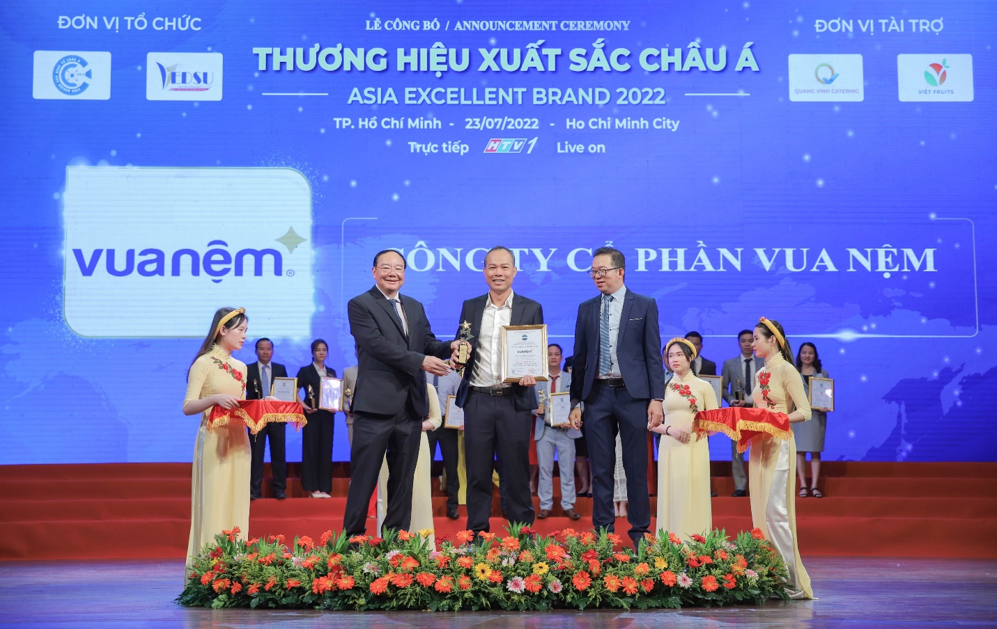 Vượt qua bộ tiêu chí xét duyệt khắt khe, Vua Nệm lọt Top 10 Thương hiệu xuất sắc châu Á - Ảnh 1. Vượt qua bộ tiêu chí xét duyệt khắt khe, Vua Nệm lọt Top 10 Thương hiệu xuất sắc châu Á - Ảnh 1.