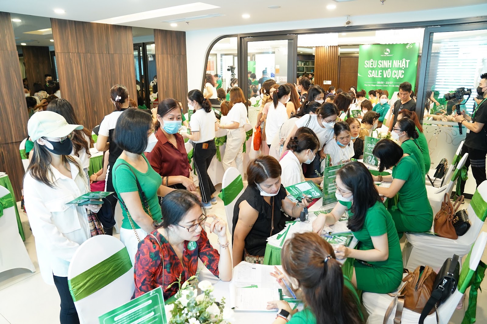 Phái đẹp nô nức tham dự Siêu sinh nhật Thu Cúc - Ảnh 3. Phái đẹp nô nức tham dự Siêu sinh nhật Thu Cúc - Ảnh 3.