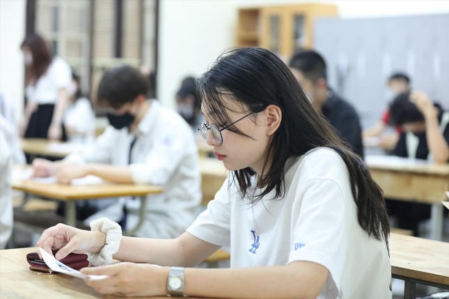 Dự báo điểm chuẩn xét tuyển đại học ngành &quot;nóng&quot; - Ảnh 1.