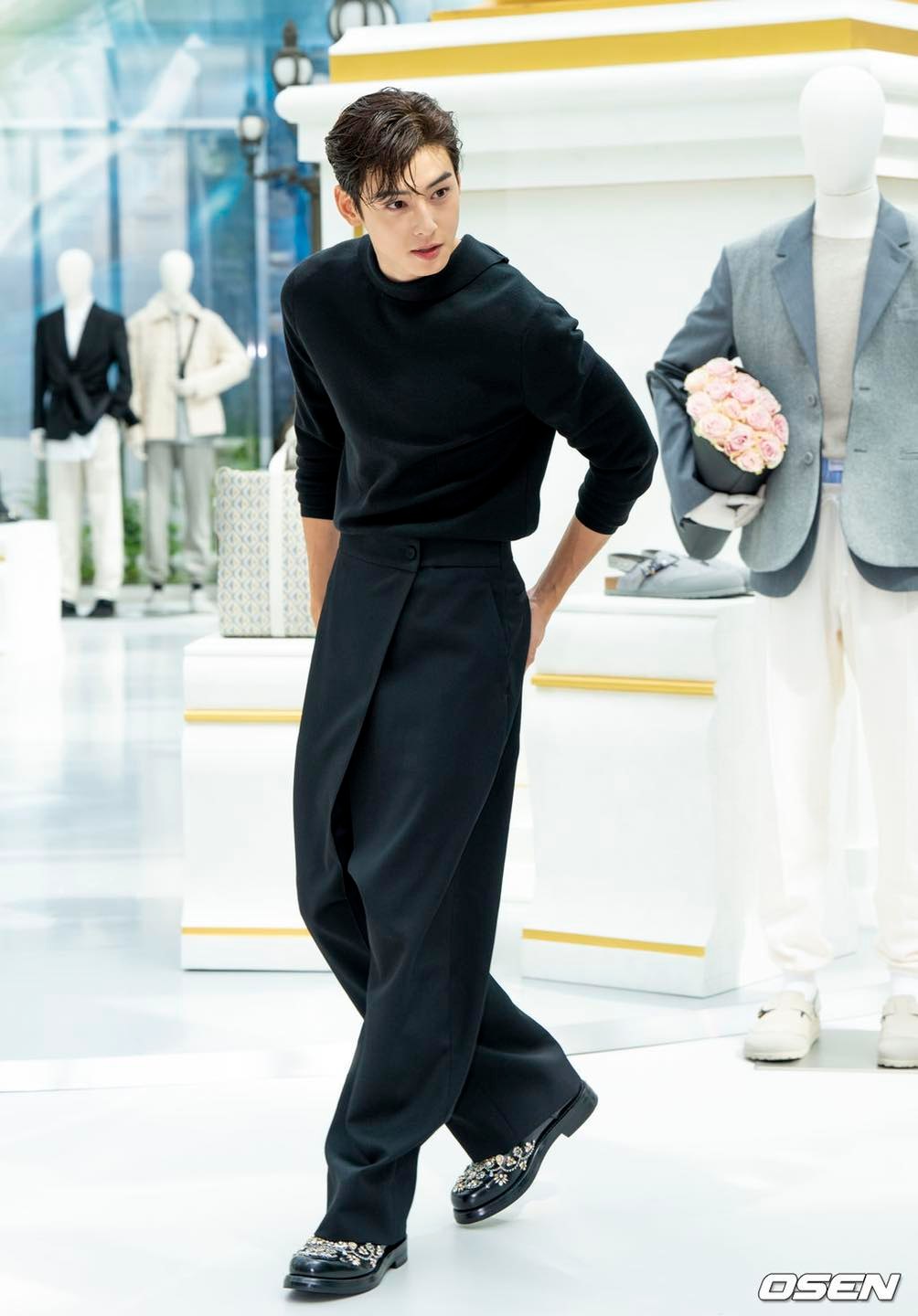 Netizens phẫn nộ khi Dior 3 lần sửa danh phận của Sehun EXO