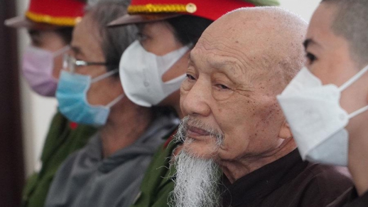 Bị cáo Lê Tùng Vân đi tù khi ngoài 90 tuổi được hưởng chính sách đặc thù? - Ảnh 1.