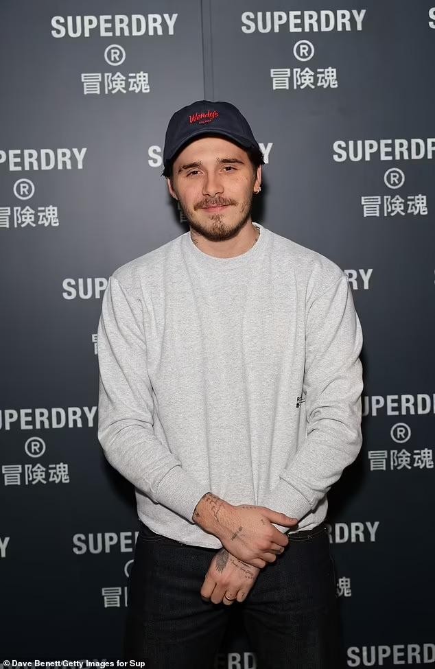 Vợ chồng Beckham thất vọng về cậu cả Brooklyn - Ảnh 3. Vợ chồng Beckham thất vọng về cậu cả Brooklyn - Ảnh 3.