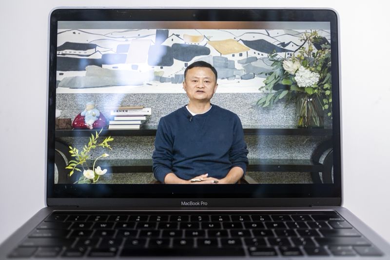 Tỉ phú Jack Ma đi học về nông nghiệp sạch của châu Âu - Ảnh 1.