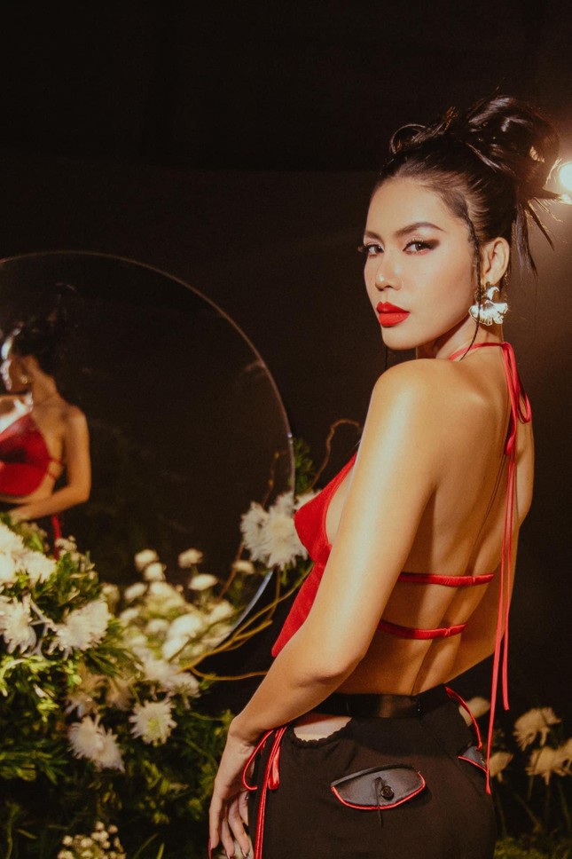 Hoa hậu Đỗ Thị Hà, Kỳ Duyên đọ đường cong nóng 'bỏng mắt' với bikini - Ảnh 11.