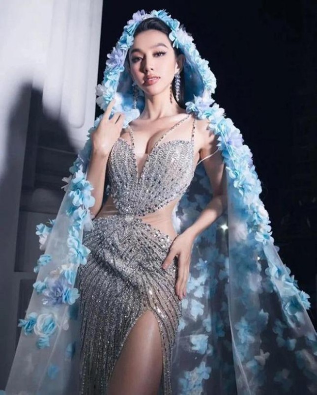 Vừa trở về từ chuyến công tác châu Âu, Thuỳ Tiên làm vedette cho đêm thời trang Miss World Vietnam - Ảnh 3.