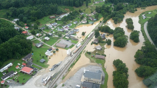 Mỹ: Mưa lớn gây 'đại hồng thủy' ở Kentucky, 16 người thiệt mạng - Ảnh 1.