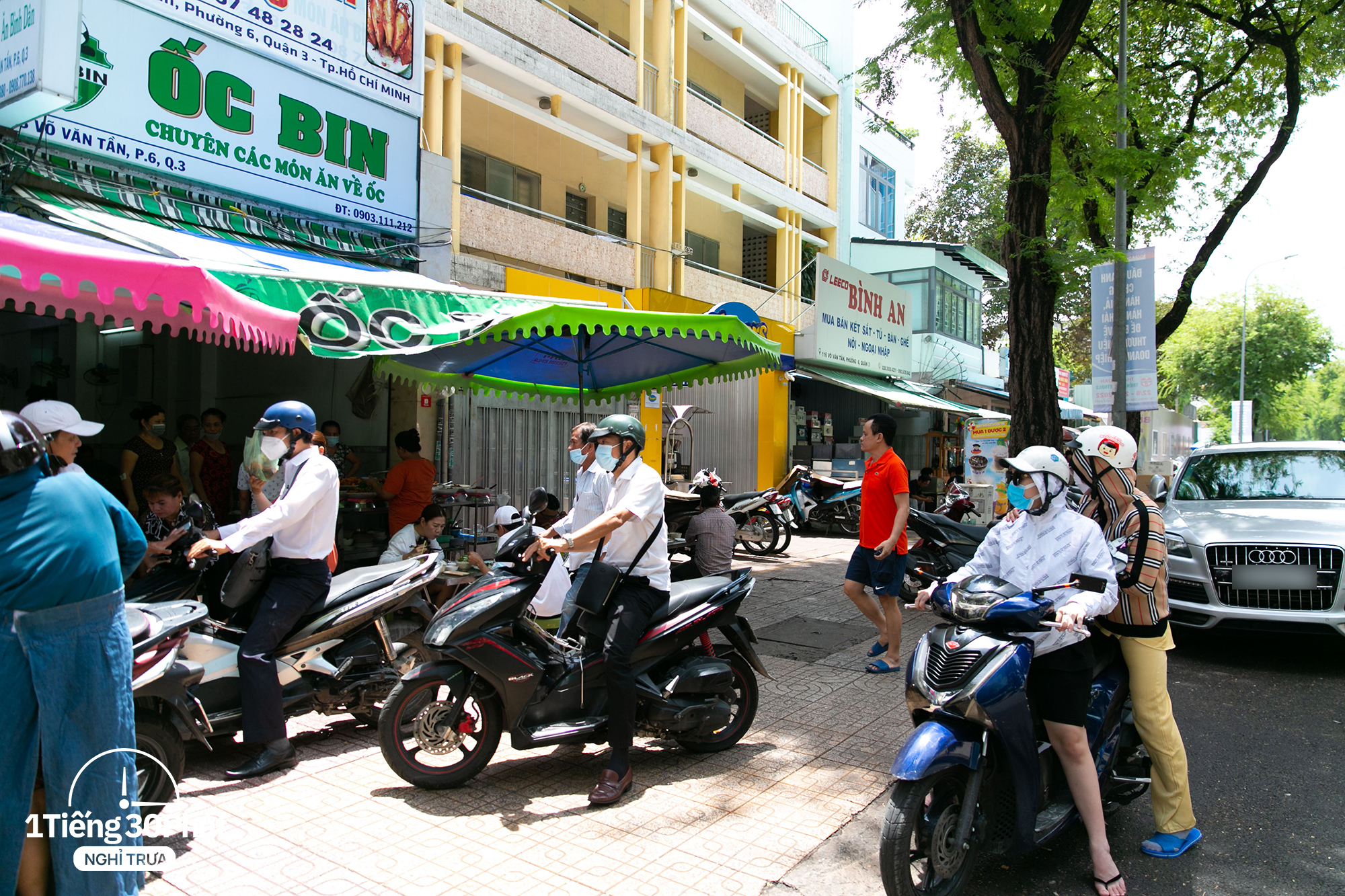 Hàng cơm trưa nổi tiếng phục vụ các "đại gia" công sở, toàn các sếp chạy ô tô, tay ga đắt tiền sẵn sàng nhẹ nhàng chi mỗi ngày 100k - 200k/suất cơm - Ảnh 9. Hàng cơm trưa nổi tiếng phục vụ các "đại gia" công sở, toàn các sếp chạy ô tô, tay ga đắt tiền sẵn sàng nhẹ nhàng chi mỗi ngày 100k - 200k/suất cơm - Ảnh 9.