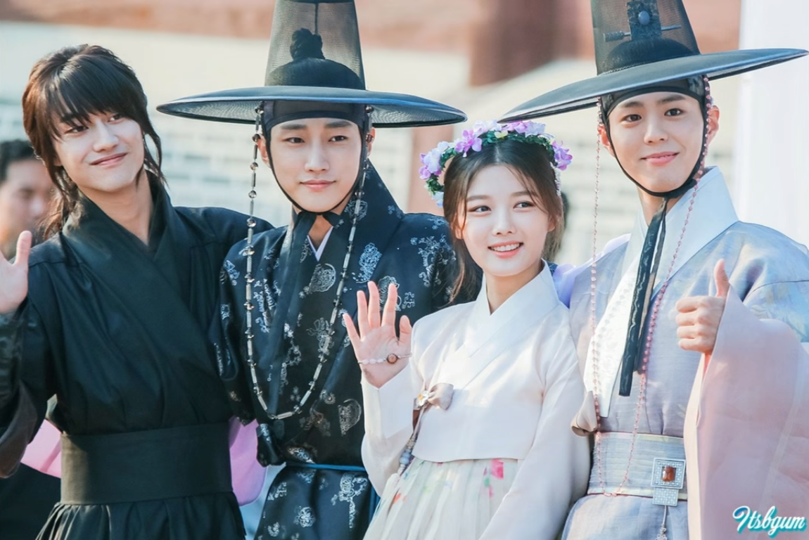 Dậy sóng fan may mắn gặp Park Seo Joon, Ji Chang Wook, Park Bo Gum và cả dàn sao hạng A đi liên hoan, còn chụp được ảnh đắt giá - Ảnh 5.