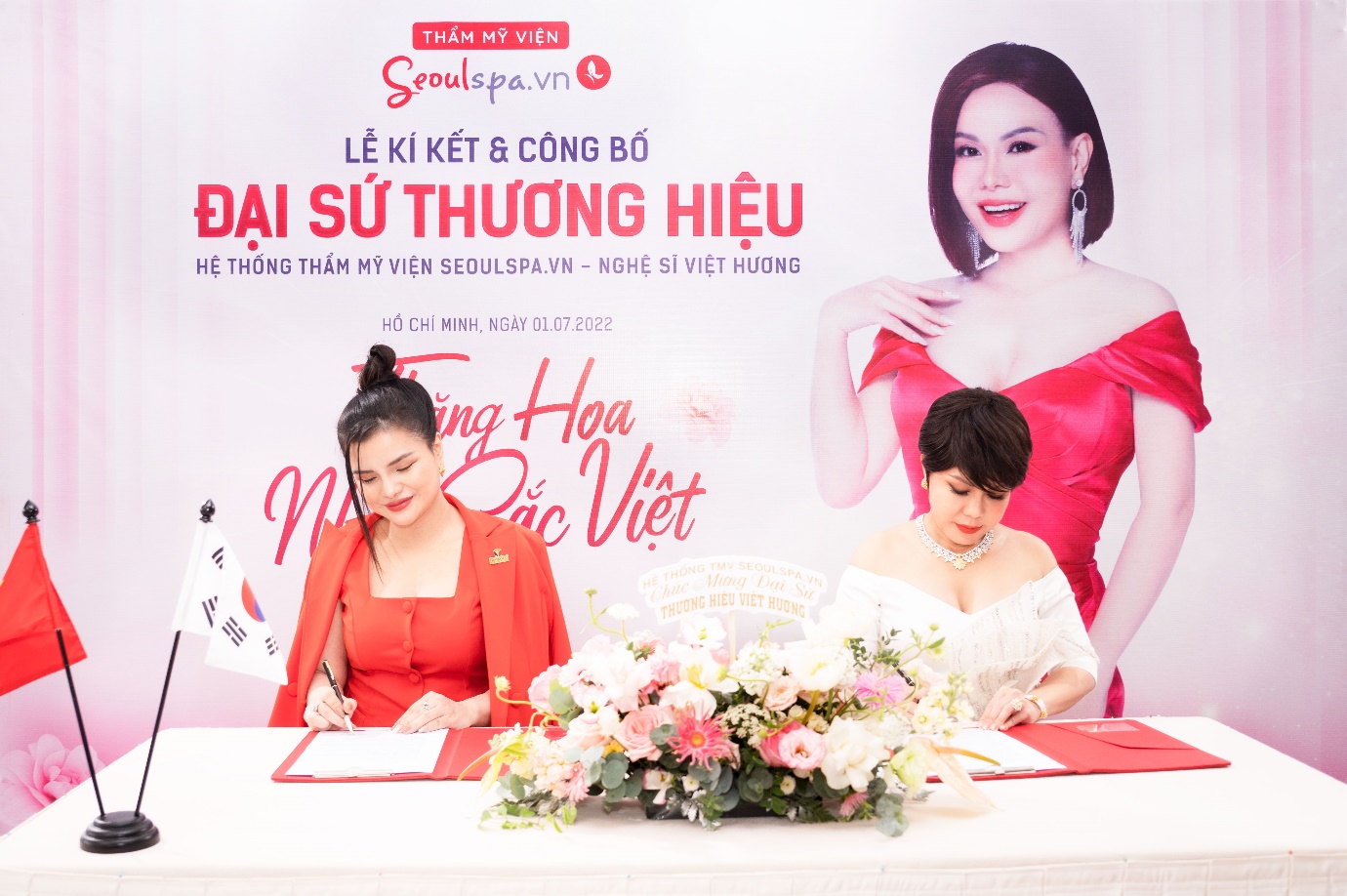 Ra mắt phim “Xóm Chùa”, Việt Hương tiết lộ lý do trở thành Đại sứ thương hiệu Thẩm mỹ viện SeoulSpa.Vn - Ảnh 1. Ra mắt phim “Xóm Chùa”, Việt Hương tiết lộ lý do trở thành Đại sứ thương hiệu Thẩm mỹ viện SeoulSpa.Vn - Ảnh 1.