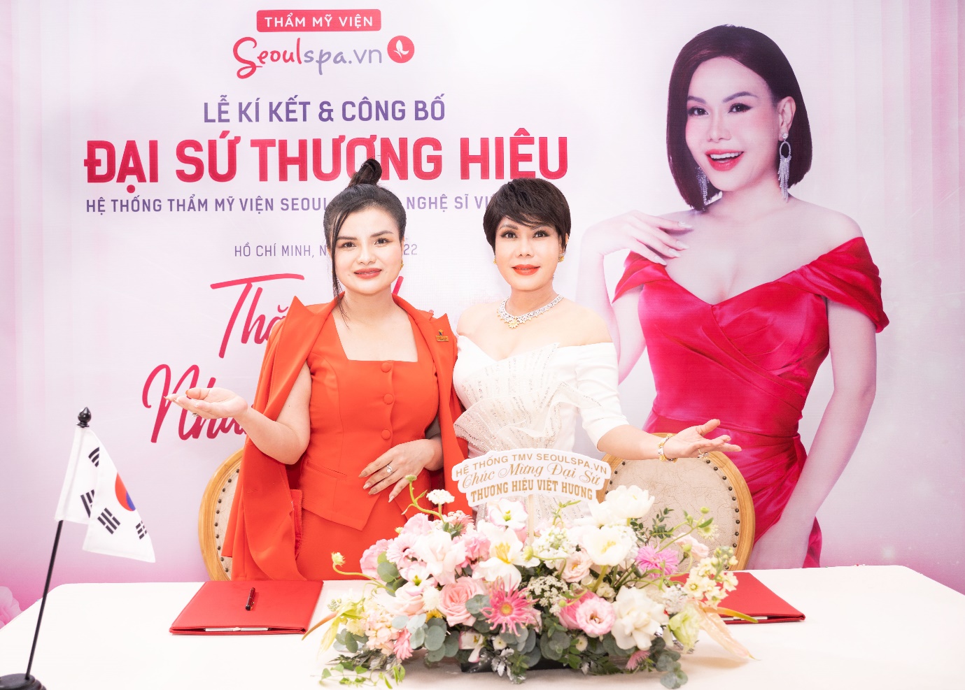 Ra mắt phim “Xóm Chùa”, Việt Hương tiết lộ lý do trở thành Đại sứ thương hiệu Thẩm mỹ viện SeoulSpa.Vn - Ảnh 2. Ra mắt phim “Xóm Chùa”, Việt Hương tiết lộ lý do trở thành Đại sứ thương hiệu Thẩm mỹ viện SeoulSpa.Vn - Ảnh 2.