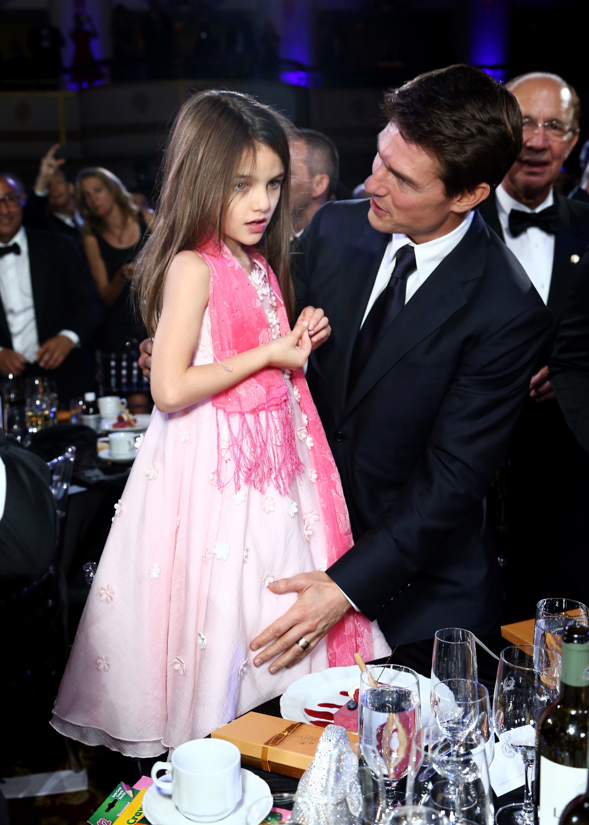Suri 10 năm sau ngày cùng mẹ thoát khỏi Tom Cruise: Công chúa bỏ vương miện thành tiểu mỹ nhân, sống ra sao khi bị bố xa lánh? - Ảnh 6. Suri 10 năm sau ngày cùng mẹ thoát khỏi Tom Cruise: Công chúa bỏ vương miện thành tiểu mỹ nhân, sống ra sao khi bị bố xa lánh? - Ảnh 6.
