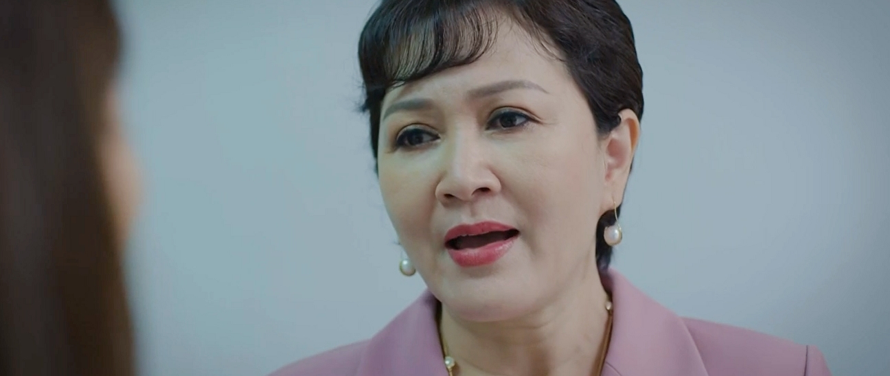 Thương ng&agrave;y nắng về: Bố Duy giả vờ bị đột quỵ, "vạch mặt" loạt nh&acirc;n vật đứng trong b&oacute;ng tối? - Ảnh 3.