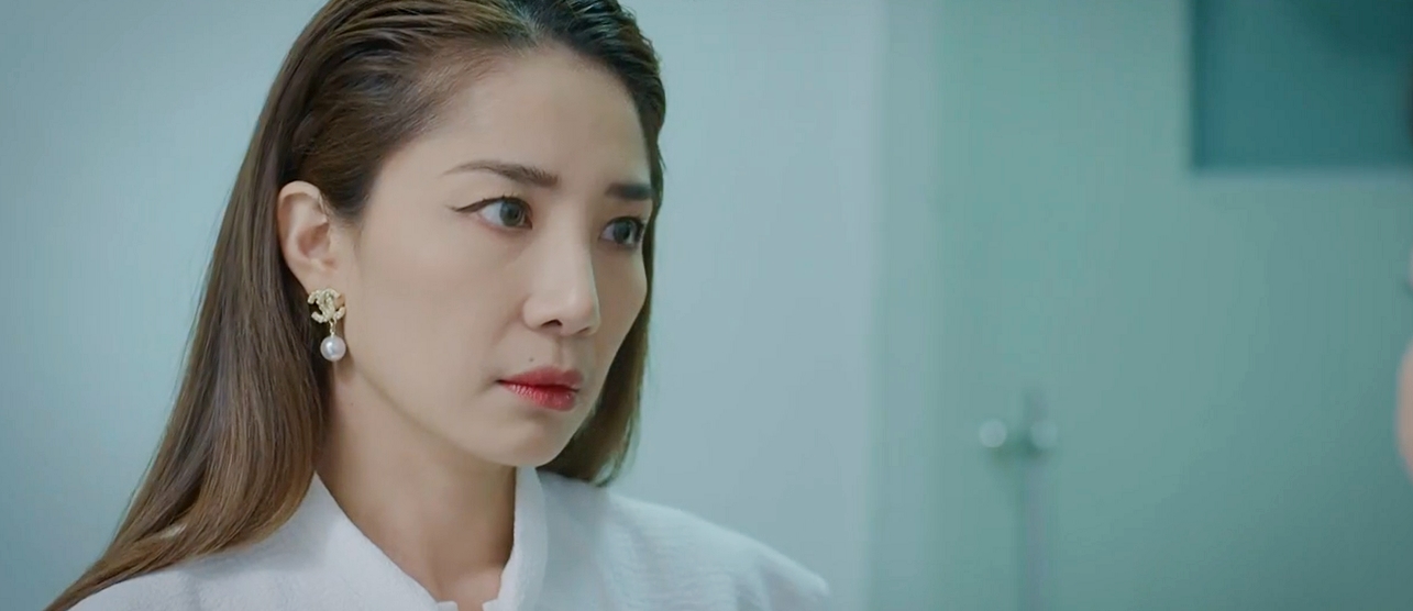 Thương ng&agrave;y nắng về: Bố Duy giả vờ bị đột quỵ, "vạch mặt" loạt nh&acirc;n vật đứng trong b&oacute;ng tối? - Ảnh 4.