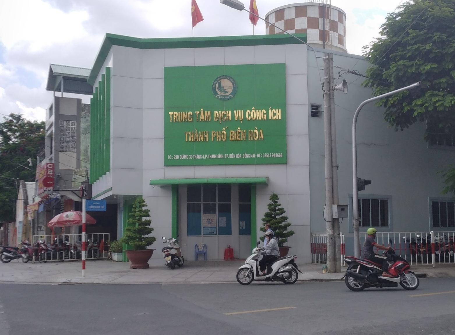Trung tâm dịch vụ công ích TP Biên Hòa thuê xe rửa đường giá 320 triệu đồng/tháng - Ảnh 1.