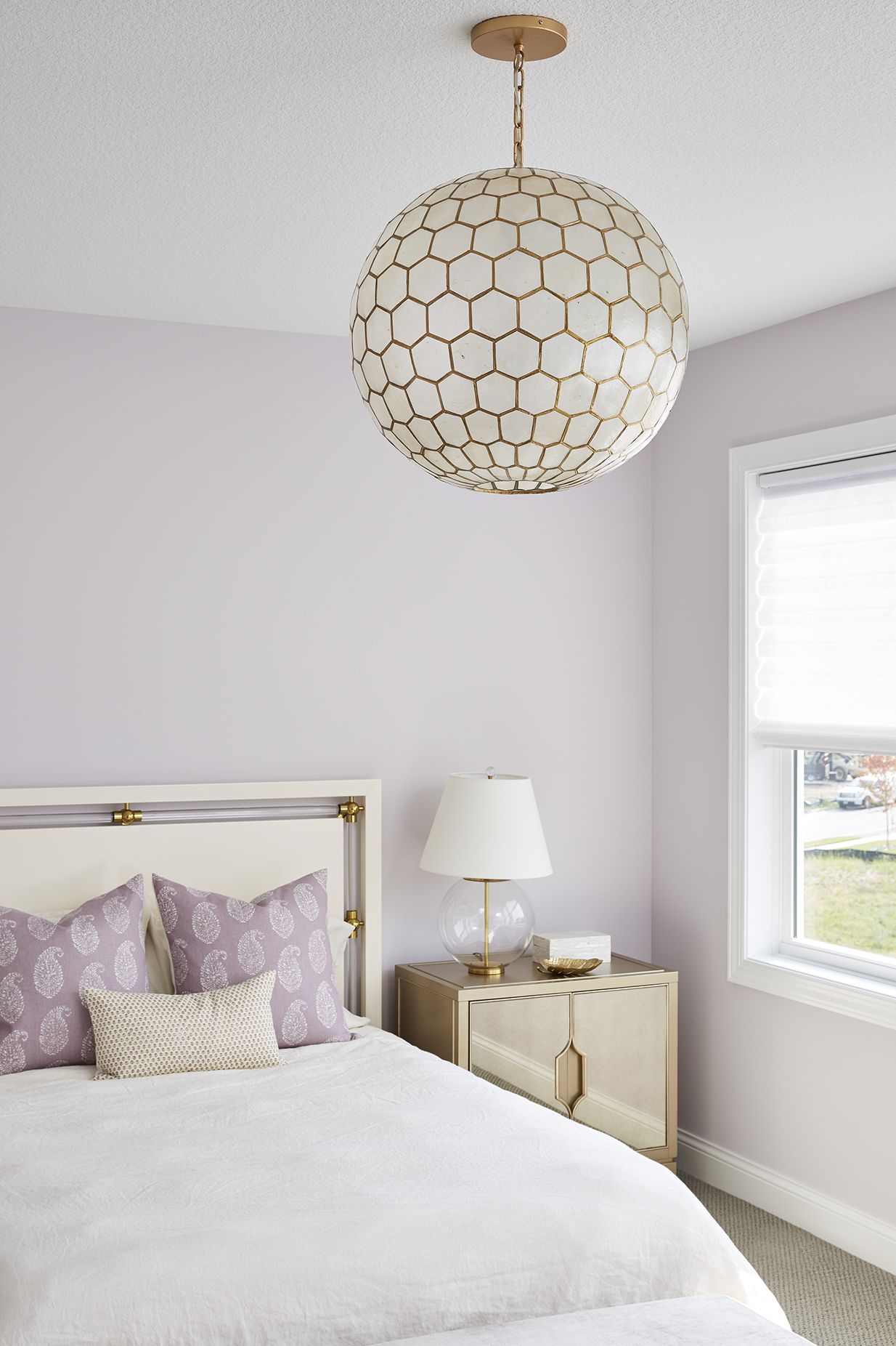 Những căn phòng ngủ khiến bạn đổ đứ đừ với gam màu oải hương lãng mạn - Ảnh 9.