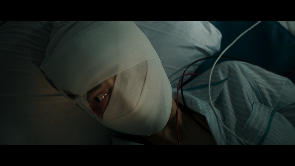 Phương Anh Đào đối mặt &quot;Vô diện sát nhân&quot; trong phim kinh dị mới - Ảnh 2.
