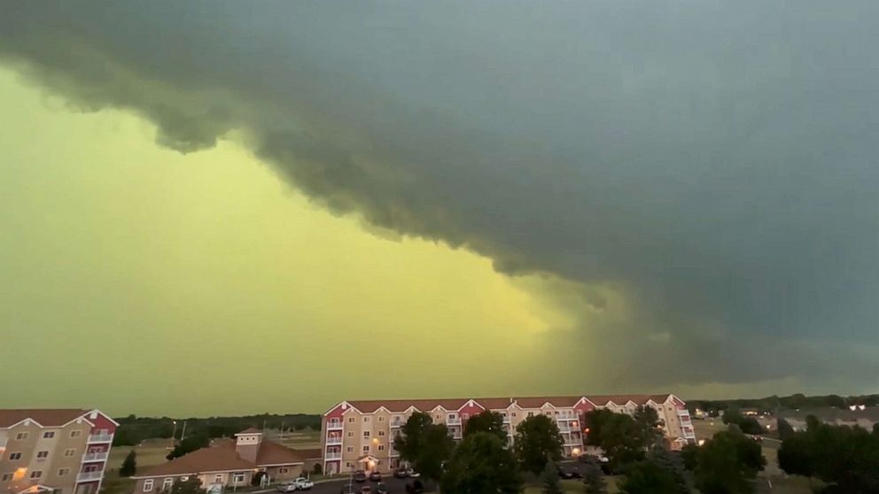 Mỹ: Hiện tượng thời tiết lạ khiến trời chuyển xanh lá cây - Ảnh 2.