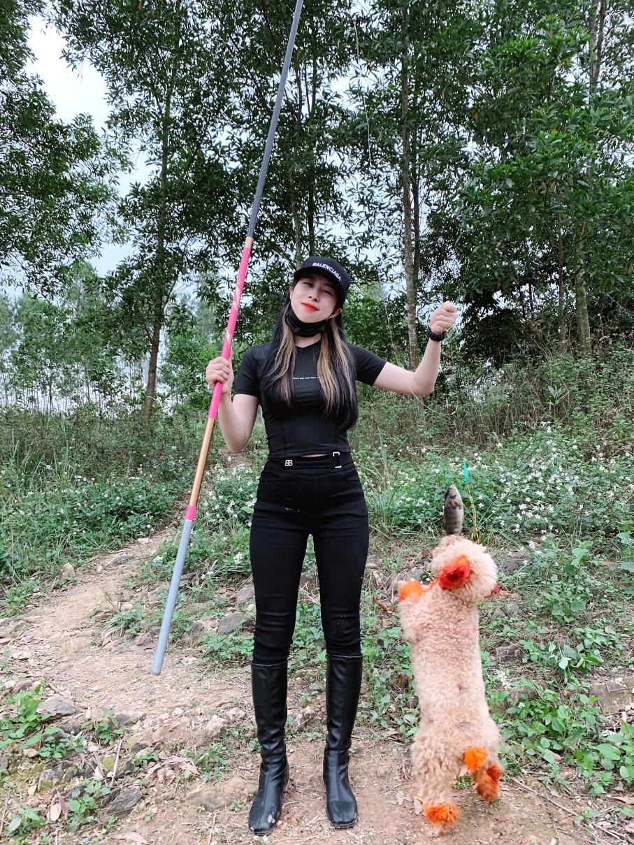 Mất trắng sau dịch, chàng trai Nghệ An rẽ hướng làm cần thủ triệu follower trên TikTok - Ảnh 4. Mất trắng sau dịch, chàng trai Nghệ An rẽ hướng làm cần thủ triệu follower trên TikTok - Ảnh 4.