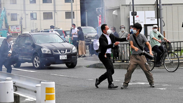 Kẻ ám sát cựu Thủ tướng Nhật Bản Abe Shinzo khai gì với cảnh sát? - Ảnh 1.