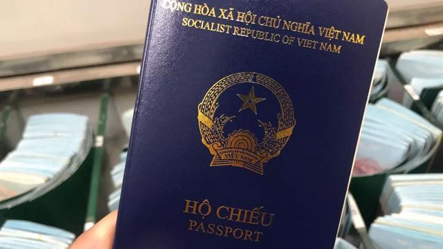 ĐSQ Tây Ban Nha ngừng tiếp nhận đơn xin thị thực Schengen vào hộ chiếu mới