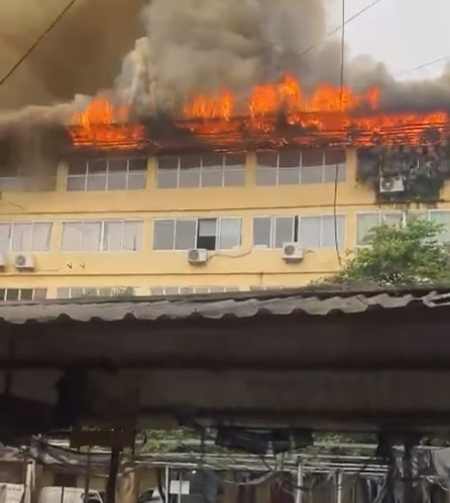 Hà Nội: Cháy lớn tại 109 Trường Chinh - Ảnh 1.