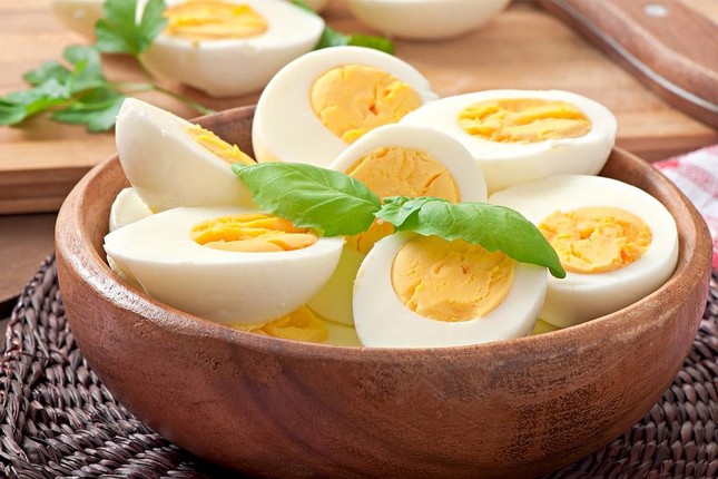 Vô tư ăn trứng mà không biết những 'đại kỵ' này có thể khiến bạn ngộ độc, kết sỏi trong phổi - Ảnh 1.