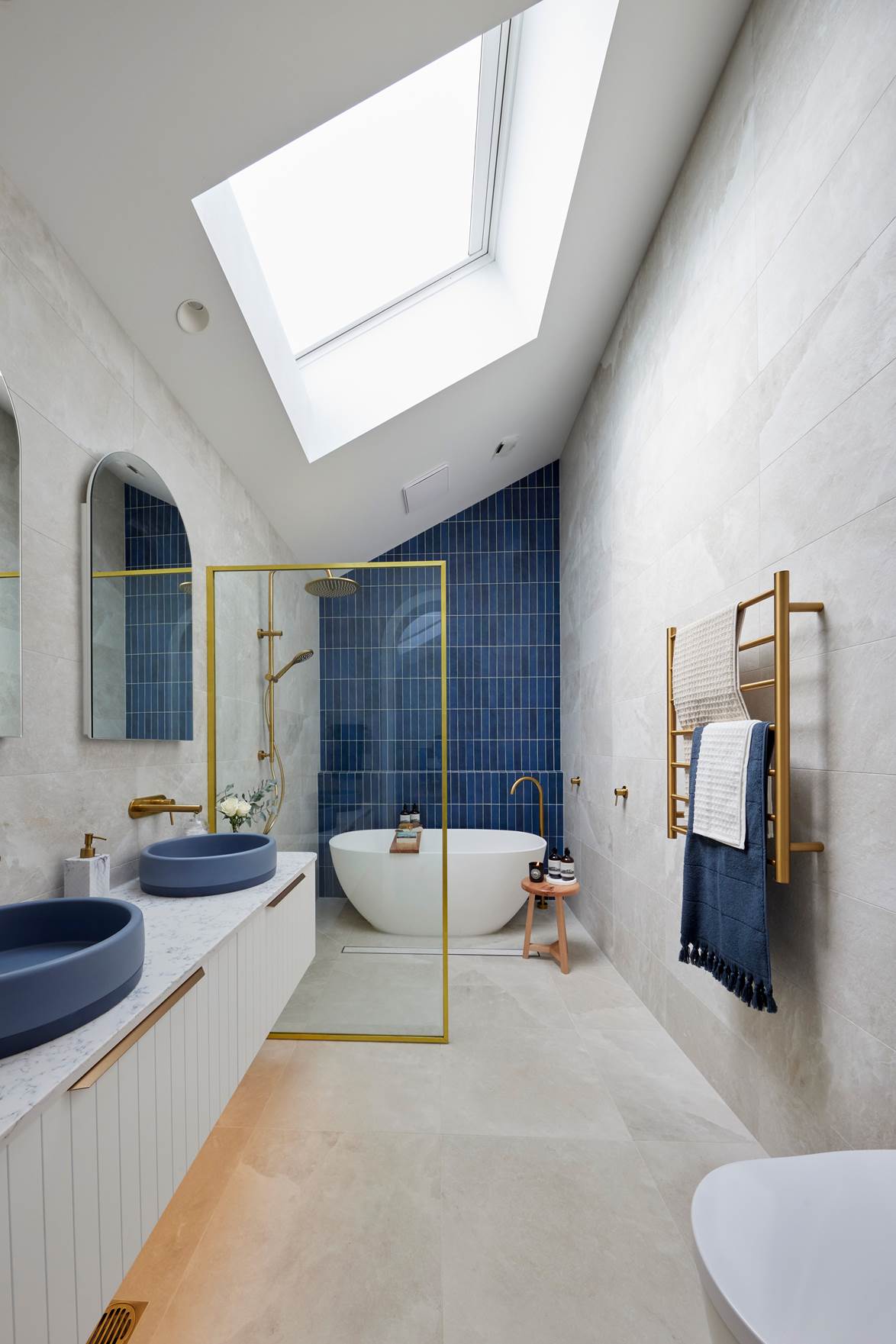 Tha hồ gom nhặt ý tưởng cho căn phòng tắm gia đình với những thiết kế đẹp miễn chê - Ảnh 3.