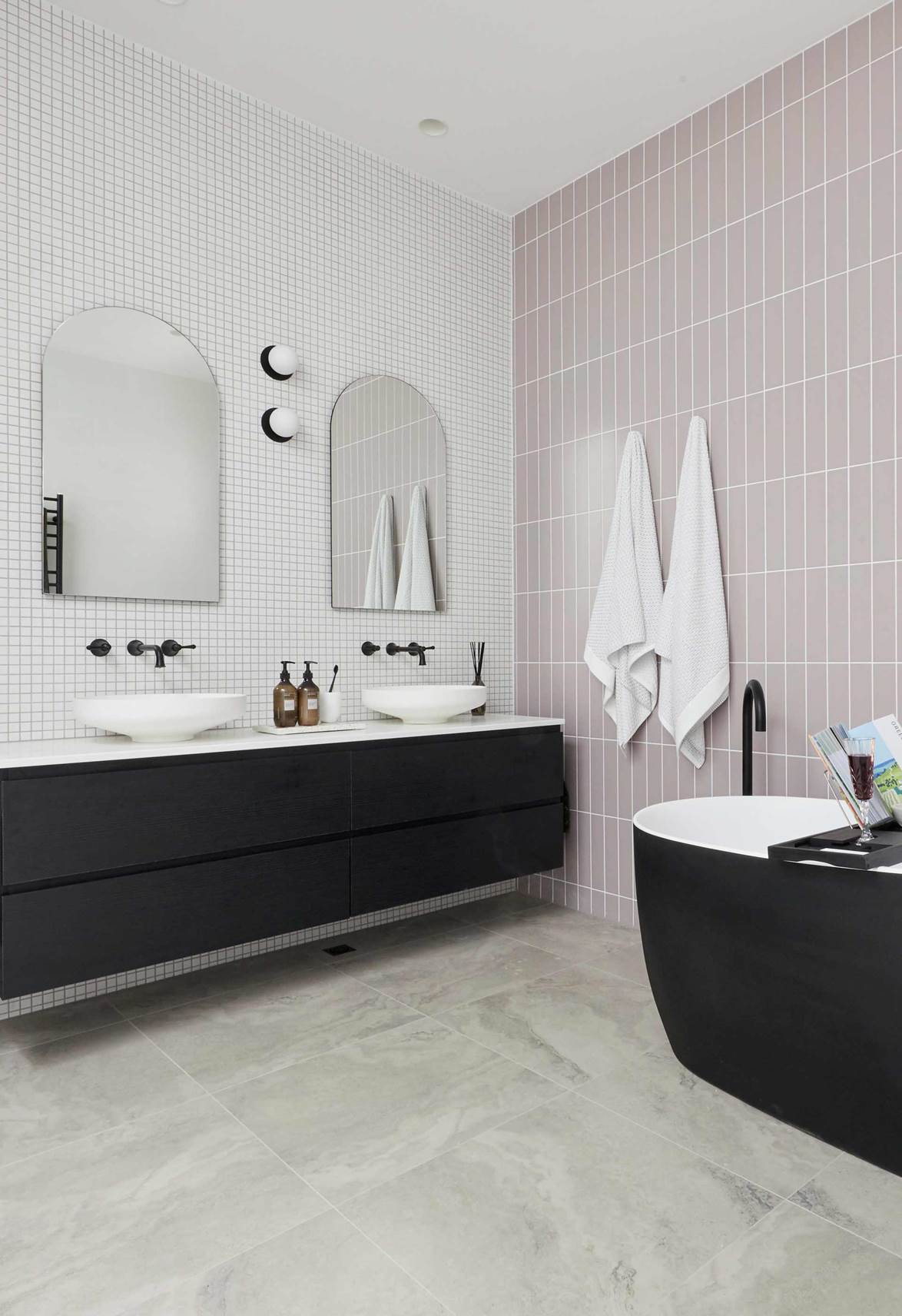 Tha hồ gom nhặt ý tưởng cho căn phòng tắm gia đình với những thiết kế đẹp miễn chê - Ảnh 7.