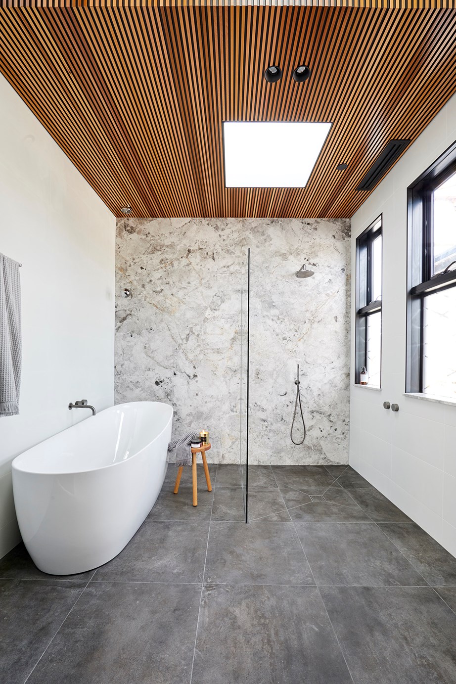 Tha hồ gom nhặt ý tưởng cho căn phòng tắm gia đình với những thiết kế đẹp miễn chê - Ảnh 9.