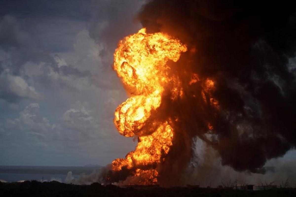Hình ảnh kho dầu Cuba tan hoang sau vụ cháy kinh hoàng - Ảnh 10.