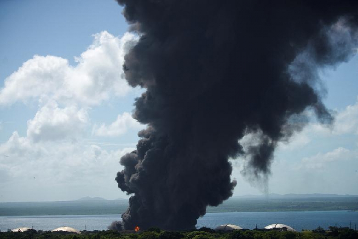 Hình ảnh kho dầu Cuba tan hoang sau vụ cháy kinh hoàng - Ảnh 8.