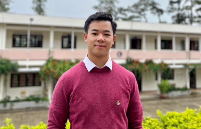 Nam sinh 10x từng thi Đường lên đỉnh Olympia giành Huy chương Đồng Olympic Kinh tế quốc tế - Ảnh 2. Nam sinh 10x từng thi Đường lên đỉnh Olympia giành Huy chương Đồng Olympic Kinh tế quốc tế - Ảnh 2.