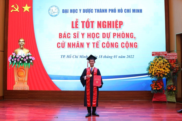 Nam sinh mồ côi, từng đi cấy năm 10 tuổi để nuôi em giờ ra sao? - Ảnh 3.