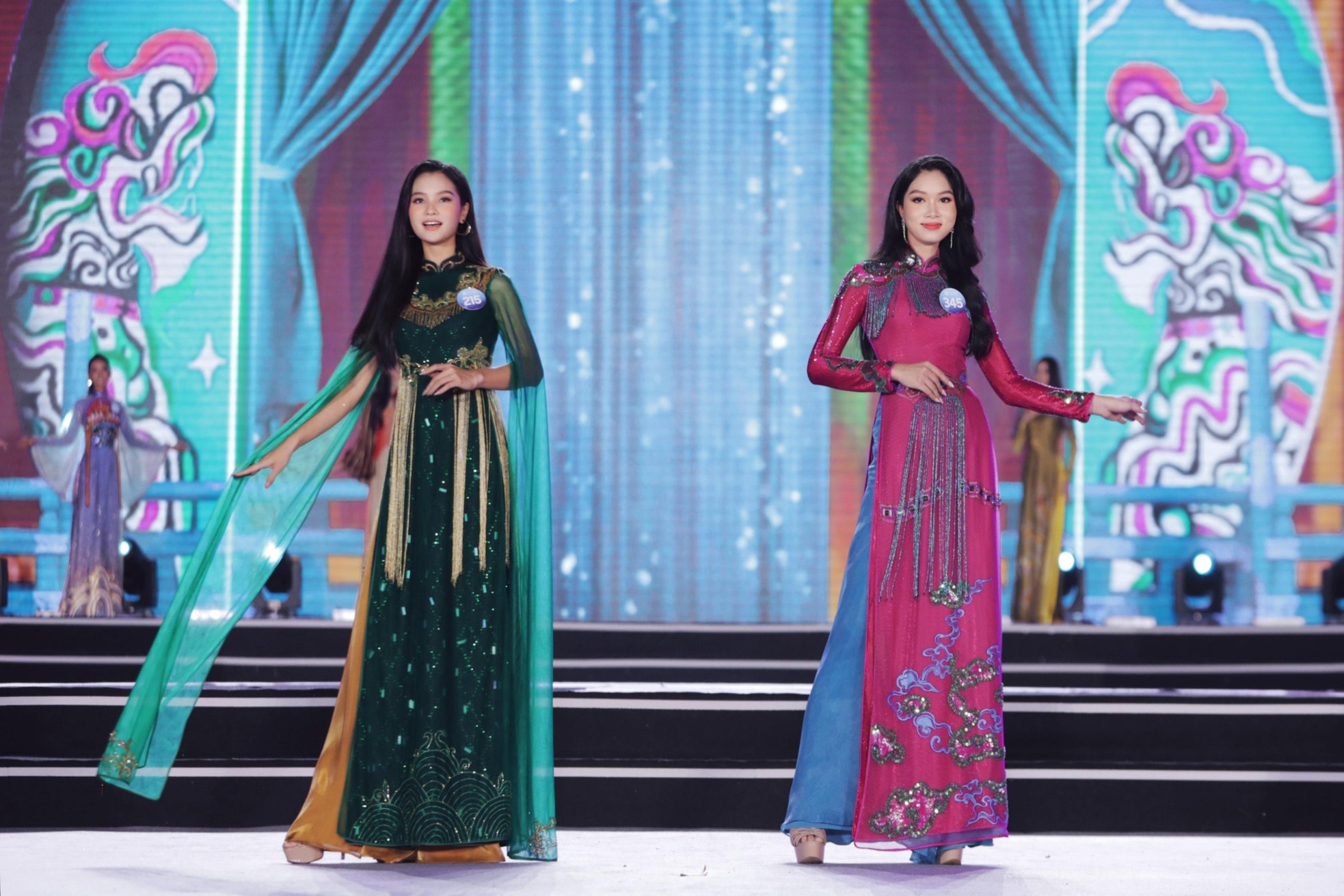 Top 37 Miss World Vietnam 2022 khoe đường cong gợi cảm với áo dài - Ảnh 7.