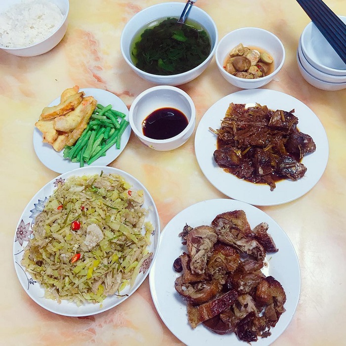 Cơm độn ăn nhút chấm tương, không chê nghèo khó thì thương nhau cùng - Ảnh 2. Cơm độn ăn nhút chấm tương, không chê nghèo khó thì thương nhau cùng - Ảnh 2.