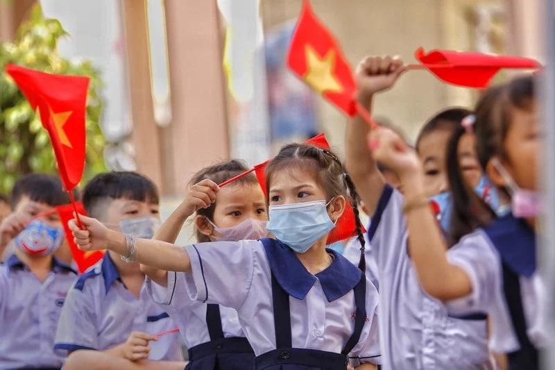 Con trẻ tựu trường, bố mẹ canh cánh nỗi lo trước nhiều thông tin dịch bệnh trở lại - Ảnh 1. Con trẻ tựu trường, bố mẹ canh cánh nỗi lo trước nhiều thông tin dịch bệnh trở lại - Ảnh 1.