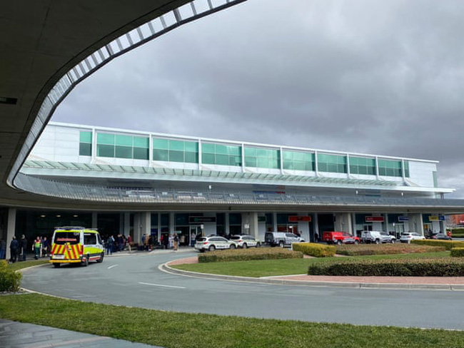Australia bắt giữ người đàn ông nổ súng ở sân bay Canberra - Ảnh 1.