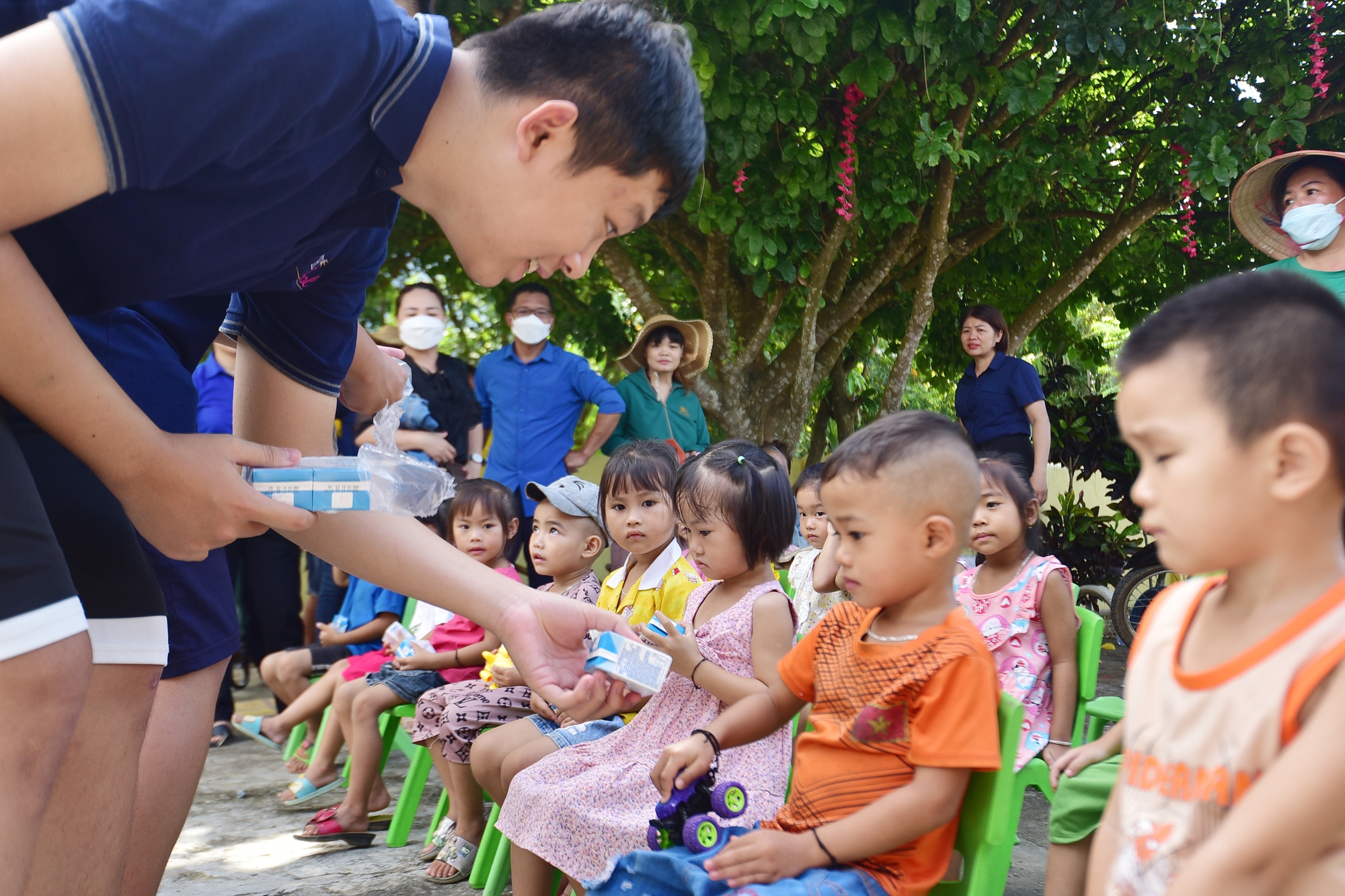 Mùa hè khó quên của học sinh TH School: Giúp đỡ những mảnh đời khó khăn và bao bài học đọng lại tâm trí - Ảnh 5.