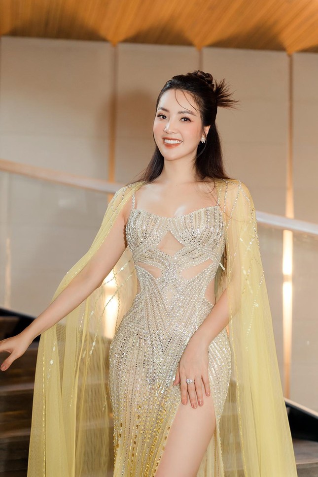 Á hậu Thuỵ Vân 'thót tim' vì gặp sự cố trước khi dẫn chung kết Miss World Vietnam 2022 - Ảnh 2. Á hậu Thuỵ Vân 'thót tim' vì gặp sự cố trước khi dẫn chung kết Miss World Vietnam 2022 - Ảnh 2.