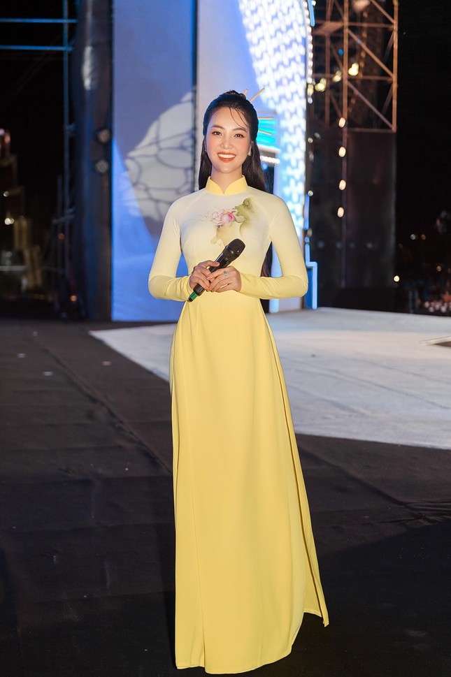 Á hậu Thuỵ Vân 'thót tim' vì gặp sự cố trước khi dẫn chung kết Miss World Vietnam 2022 - Ảnh 4.