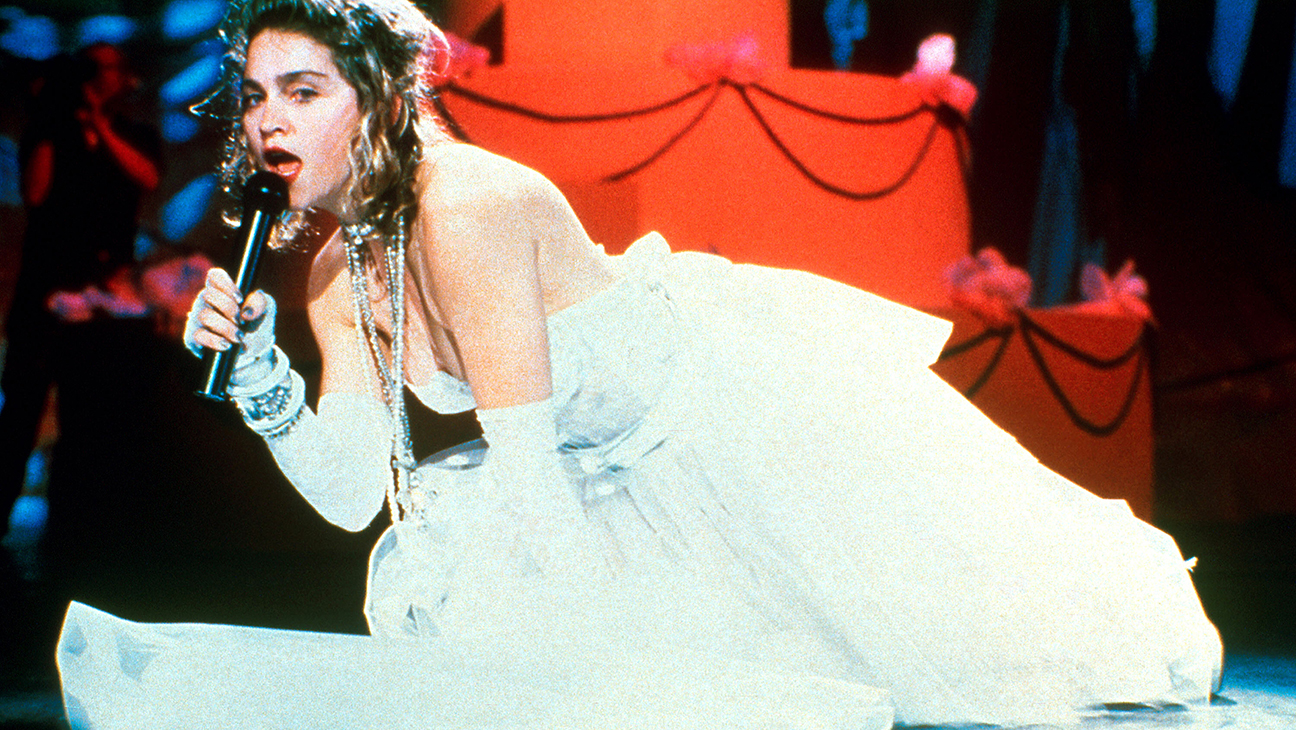 Madonna tiết lộ bộ trang phục suýt 'hủy hoại sự nghiệp' - Ảnh 1.