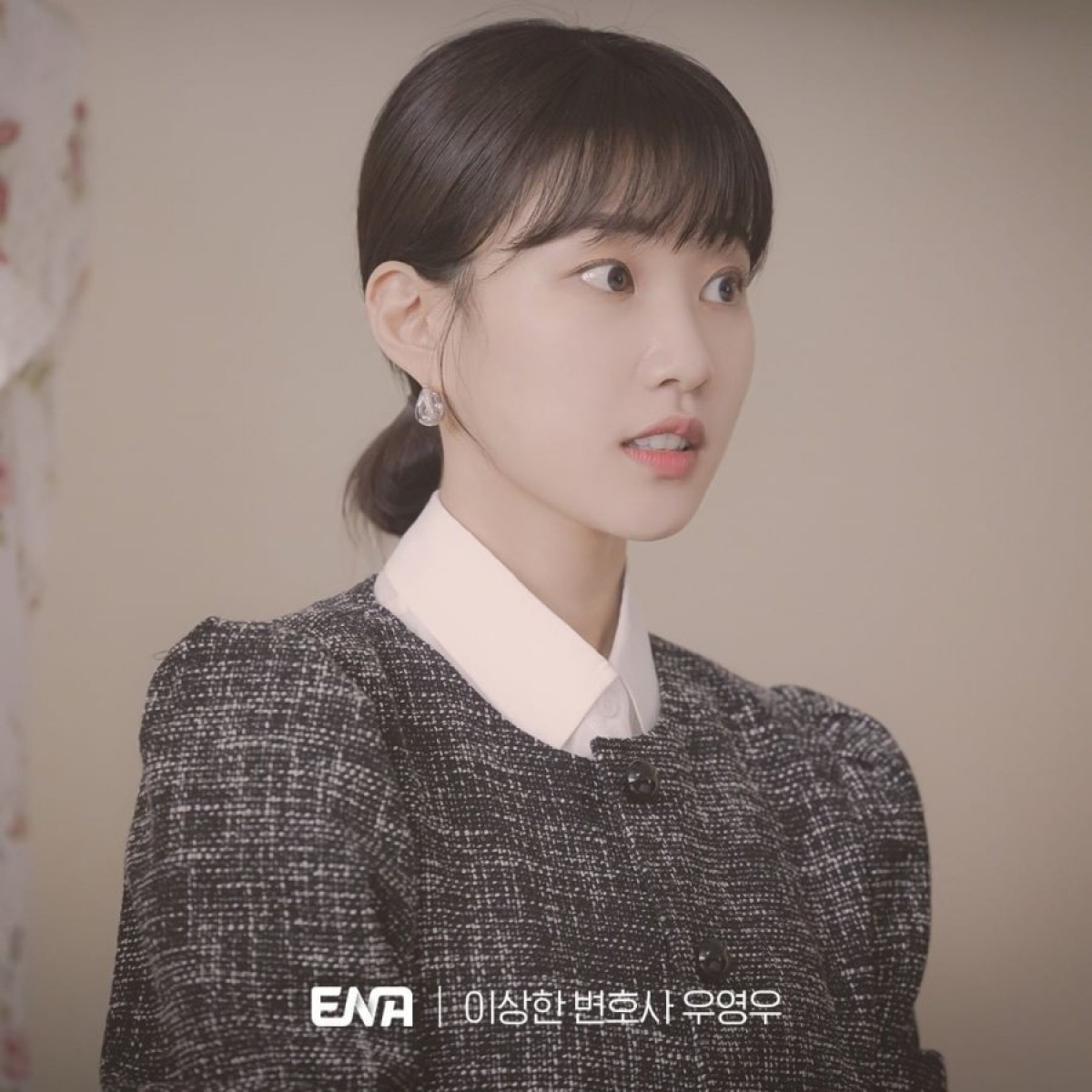 &quot;Nắng xuân Choi Soo Yeon&quot; trong phim &quot;Nữ luật sư kỳ lạ Woo Young Woo&quot; là ai? - Ảnh 3.