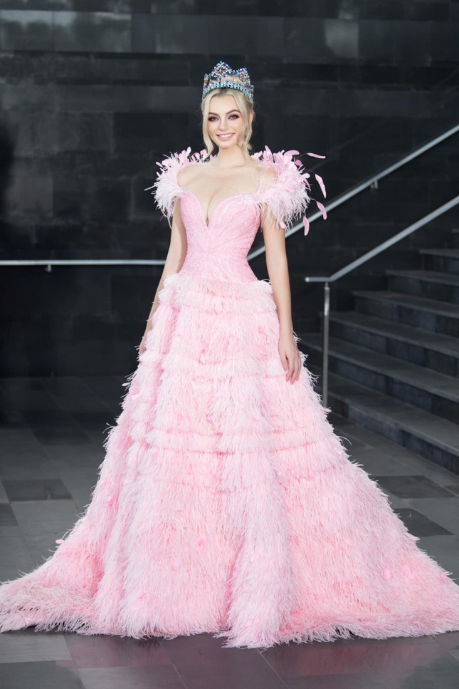 Khoảnh khắc đọ sắc hiếm hoi của Đỗ Thị Hà và Hoa hậu đẹp nhất thế giới khiến fan trầm trồ - Ảnh 3.