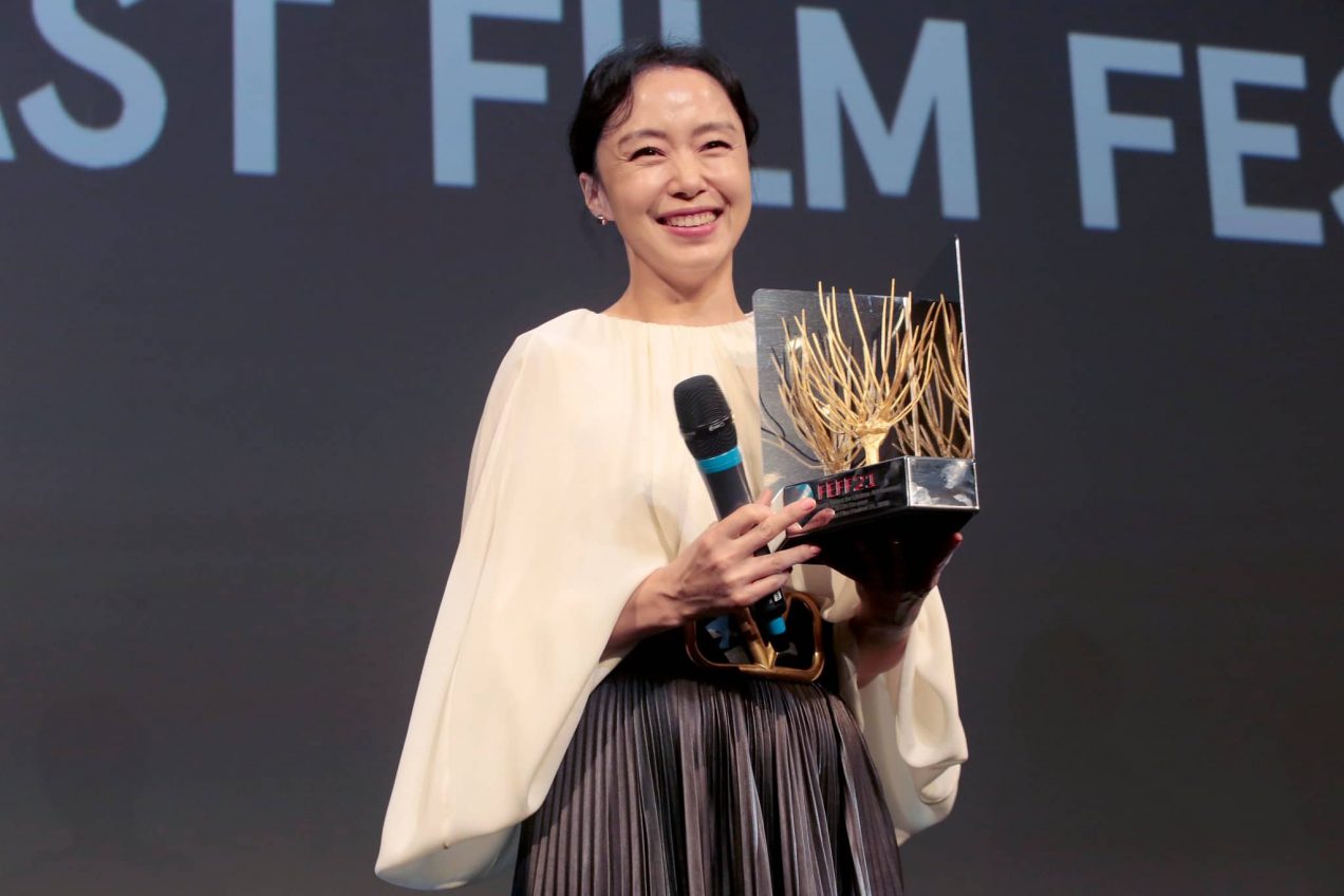 &quot;Ảnh hậu Cannes&quot; Jeon Do Yeon ở tuổi 50: Táo bạo trên màn ảnh nhưng lại có cuộc hôn nhân hết sức bình lặng - Ảnh 6.