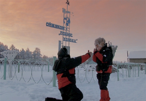 Cầu hôn ở Bắc Cực, làm đám cưới ở Nam Cực, cặp vợ chồng hạnh phúc với cuộc sống xê dịch - Ảnh 2.